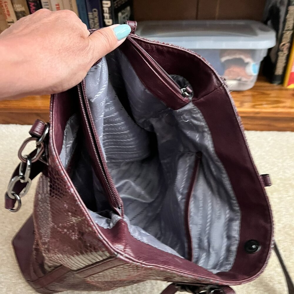 Faux Snakeskin Vera Wang bag - Picture 5 of 5